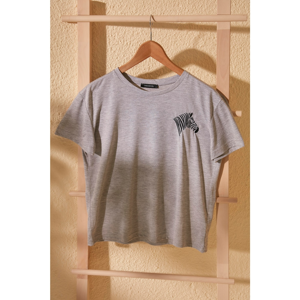 Trendyol Semifitted Knitted T-Shirt WITH Grey Embroidery