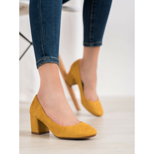 FAMA SUEDE PUMPS ON THE POST