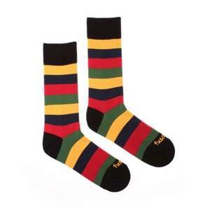 Červeno-čierne pruhované ponožky Fusakle Multikulturalista druhy