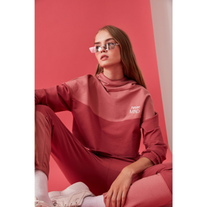 Trendyol Crop Hooded Knitted Sweatshirt WITH Rose Dry Embroidery