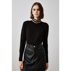 Trendyol Knitwear Sweater with Black Collar Detailing