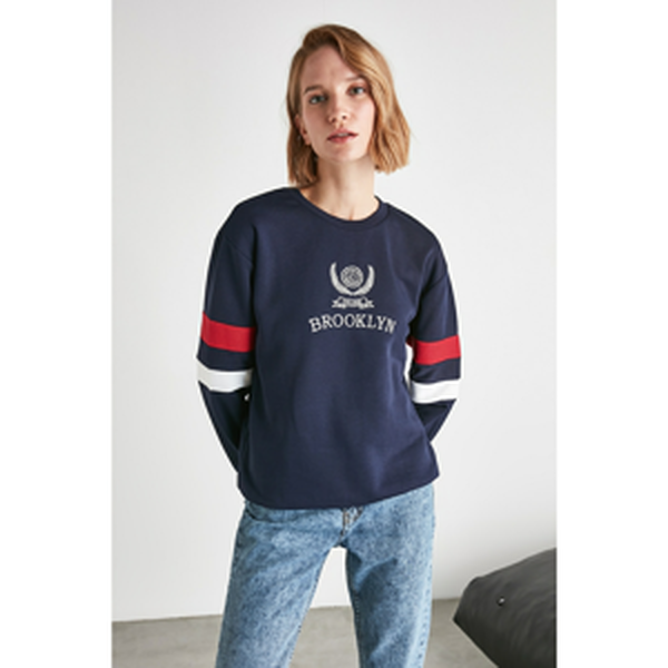 Trendyol Navy Embroidered Basic Knitted Sweatshirt
