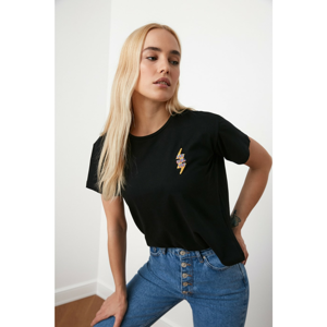 Trendyol Semifitted Knitted T-Shirt WITH Black Patch Embroidery