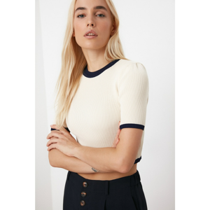 Trendyol Ekru Biyeli Crop Knitwear Sweater