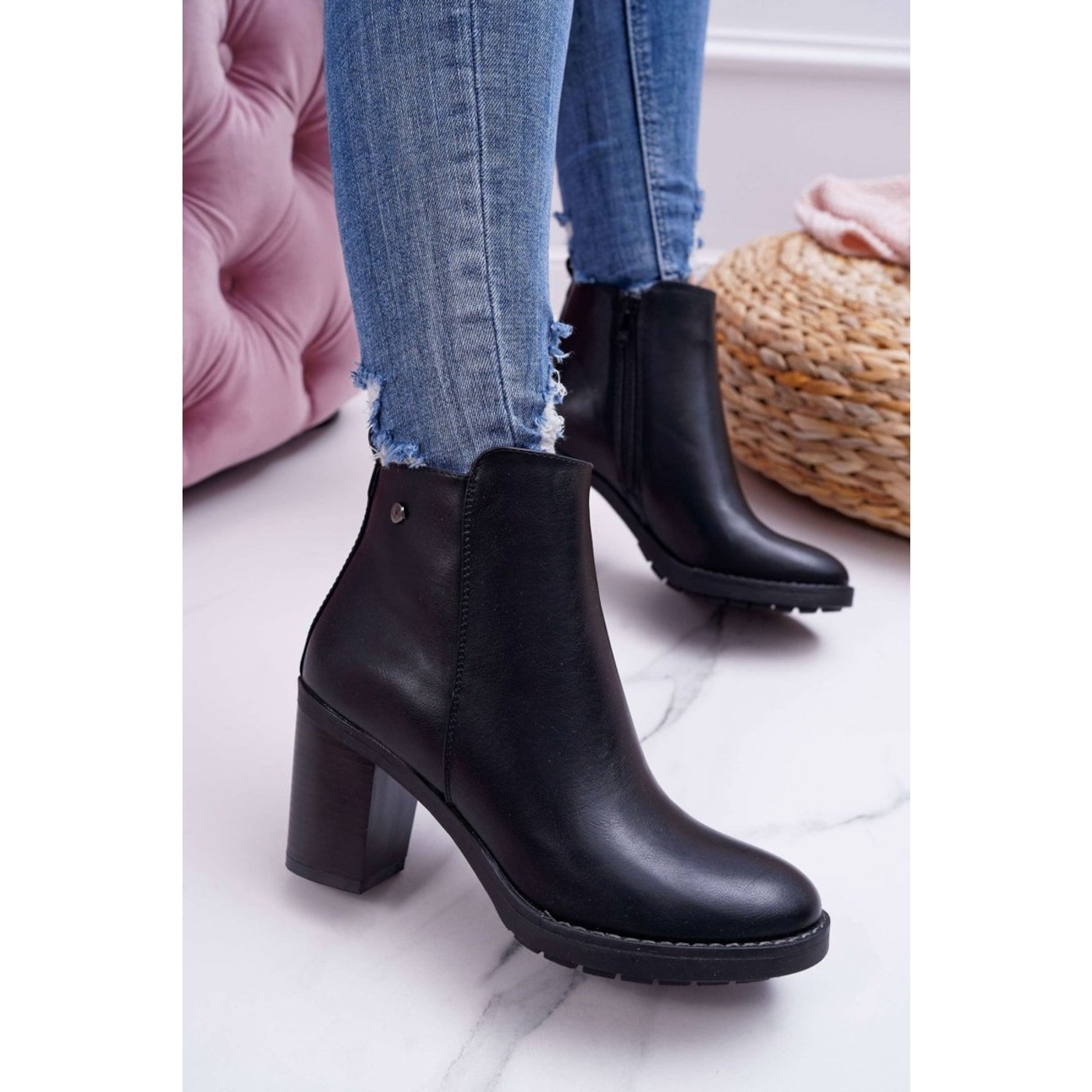Women’s Boots On High Heel Black Serrena