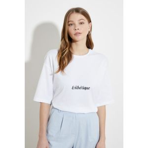 Trendyol Loose Knitted T-Shirt WITH White Embroidery