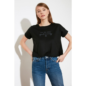 Trendyol Black Embroidered Wick knitted blouse