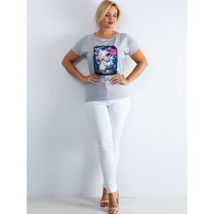 T-shirt with a gray PLUS SIZE patch