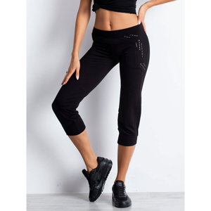 Women´s black capri sweatpants with a sewn-in pocket
