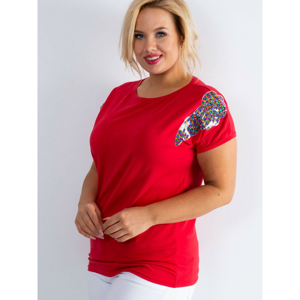 Plus size t-shirt with a colorful red applique