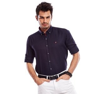 Navy blue men´s regular fit shirt with rolled up sleeves