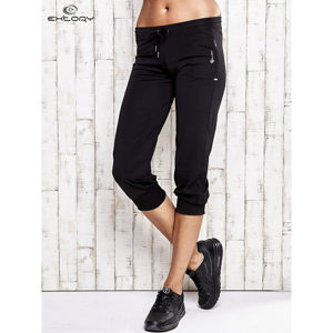 Black and pink women´s capri pants with a sewn-in pocket