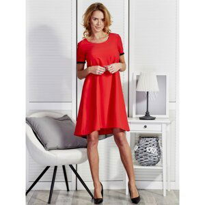 Smooth red trapezoidal dress with tulle lining at the back