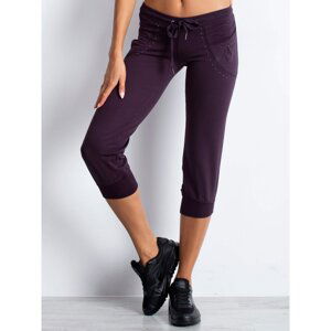 Women´s dark purple capri sweatpants with an application at the pockets