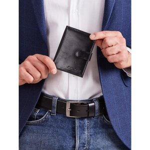 Men´s leather wallet with a black clasp