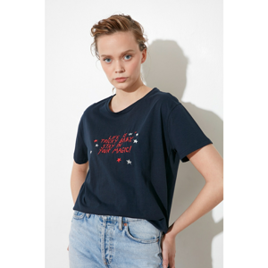 Trendyol Semifitted Knitted T-Shirt WITH Navy Embroidery