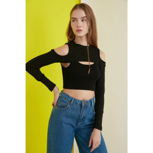 Trendyol Black Super Crop Knitted Blouse