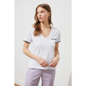 Trendyol White Embroidered Basic V Collar Knitted T-Shirt