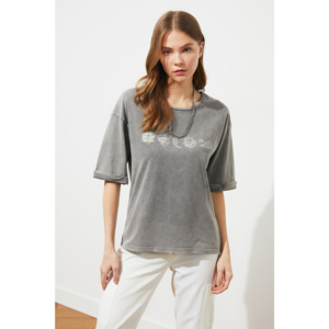 Trendyol Loose Knitted T-Shirt WITH Gray Print and Wash
