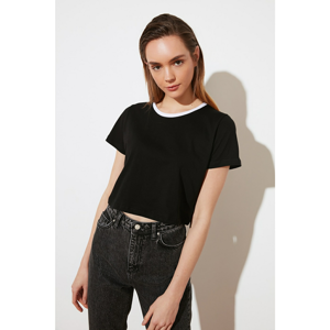 Trendyol Crop Knitted T-Shirt WITH Black Collar