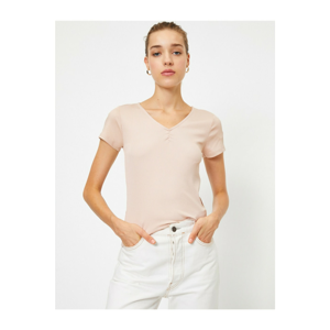 Koton Women's Ecru Short SleeveS V-Neck Tisört