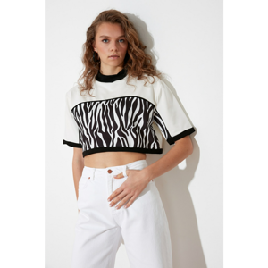 Trendyol White Pattern Block Special Fabric Knitted Blouse