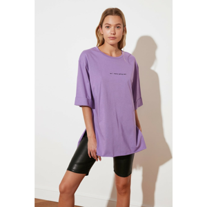 Trendyol Boyfriend Knitted T-Shirt WITH Purple Printed Slit