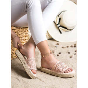 SEASTAR FLIP-FLOPS ON THE STRAW PLATFORM