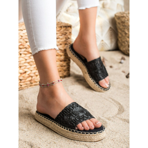 SEASTAR FLIP-FLOPS ON THE STRAW PLATFORM