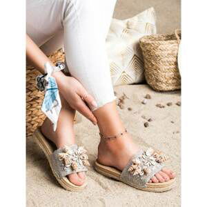 SEASTAR FLIP-FLOPS ON THE PLATFORM WITH SHELLS