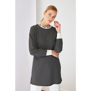 Trendyol Black Collar Embroidered Striped Sweatshirt