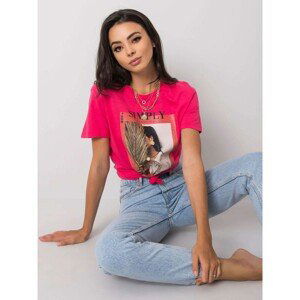 Dark pink t-shirt with a fashion print