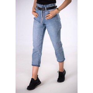mom jeans with a belt