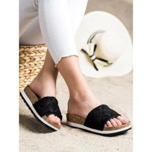 COMER COMFORTABLE FLIP-FLOPS ON THE PLATFORM