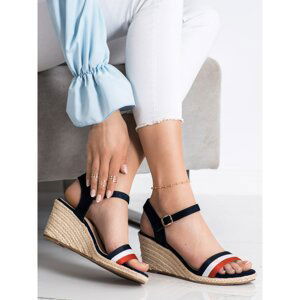 LIGHTWEIGHT VINCEZA STRIPED SANDALS