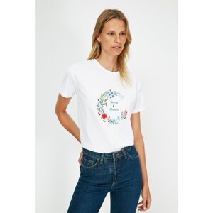 Trendyol White Embroidered Basic Knitted T-Shirt