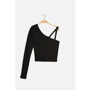 Trendyol Black Single Sleeve Crop Knitted Blouse