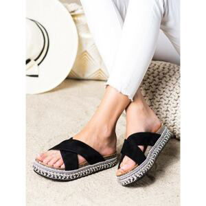 QUEEN VIVI BLACK FLIP-FLOPS ON A DECORATIVE PLATFORM