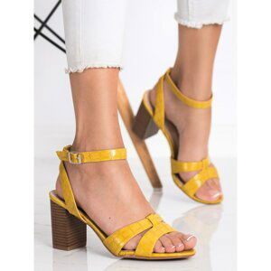 RENDA STYLISH SANDALS ON THE POST