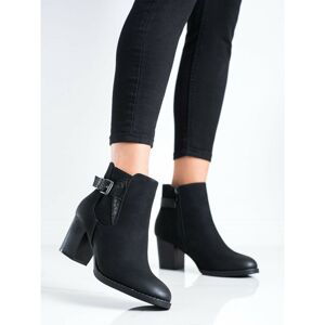 J. STAR ANKLE BOOTS ON THE POST WITH A DECORATIVE BUCKLE