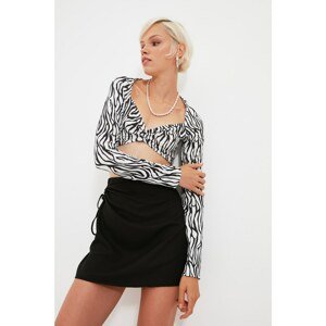 Trendyol Crop Top - Black - Animal print