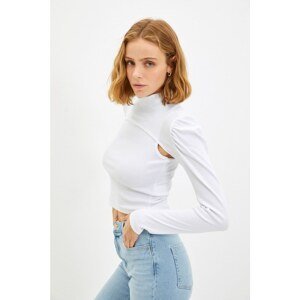 Trendyol Ecru Cut Out Detailed Crop Knitted Blouse