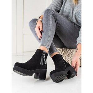 IDEAL SHOES FASHIONABLE ANKLE BOOTS ON THE PLATFORM