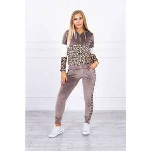Velour set with cappuccino with leopard pattern