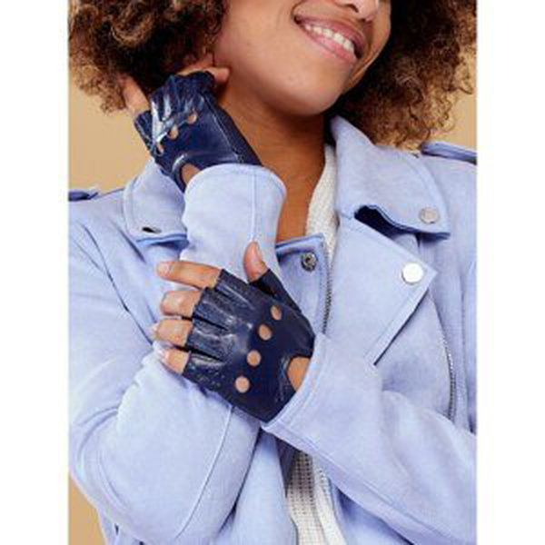 Elegant five-finger women's gloves, made of the highest quality natural leather.  <p><strong>Material composition: 100% natural leather.</strong>
