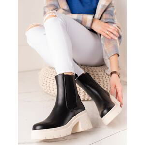 TRENDI ANKLE BOOTS ON A BEIGE PLATFORM