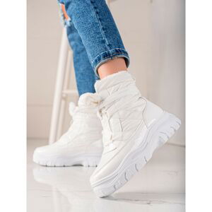 TRENDI WHITE SHIMMERING SNOW BOOTS