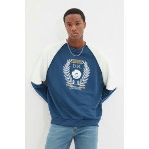 Trendyol Indigo Men's Oversized Raglan Sleeve Color Block Crew Neck Printed Cotton Sweatshirt.