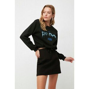 Trendyol Black Printed Crop Raised Knitted Sweatshirt