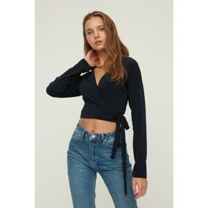 Trendyol Navy Blue Double Breasted Crop Knitted Blouse